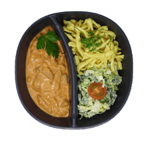 Hänchengeschnetzeltes mit Spätzle in der Schale