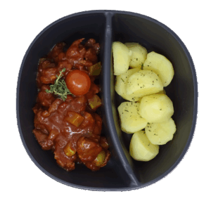 Gulasch mit Kartoffeln in der Schale